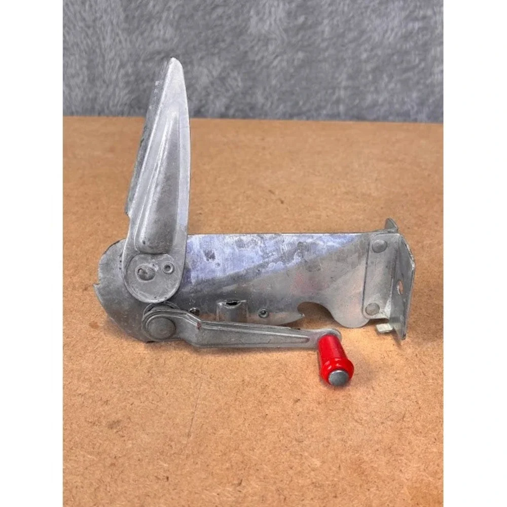 Vintage Holbeck D-I-SCutter Wall Mount Can Opener Red Knob St Louis MO Metal